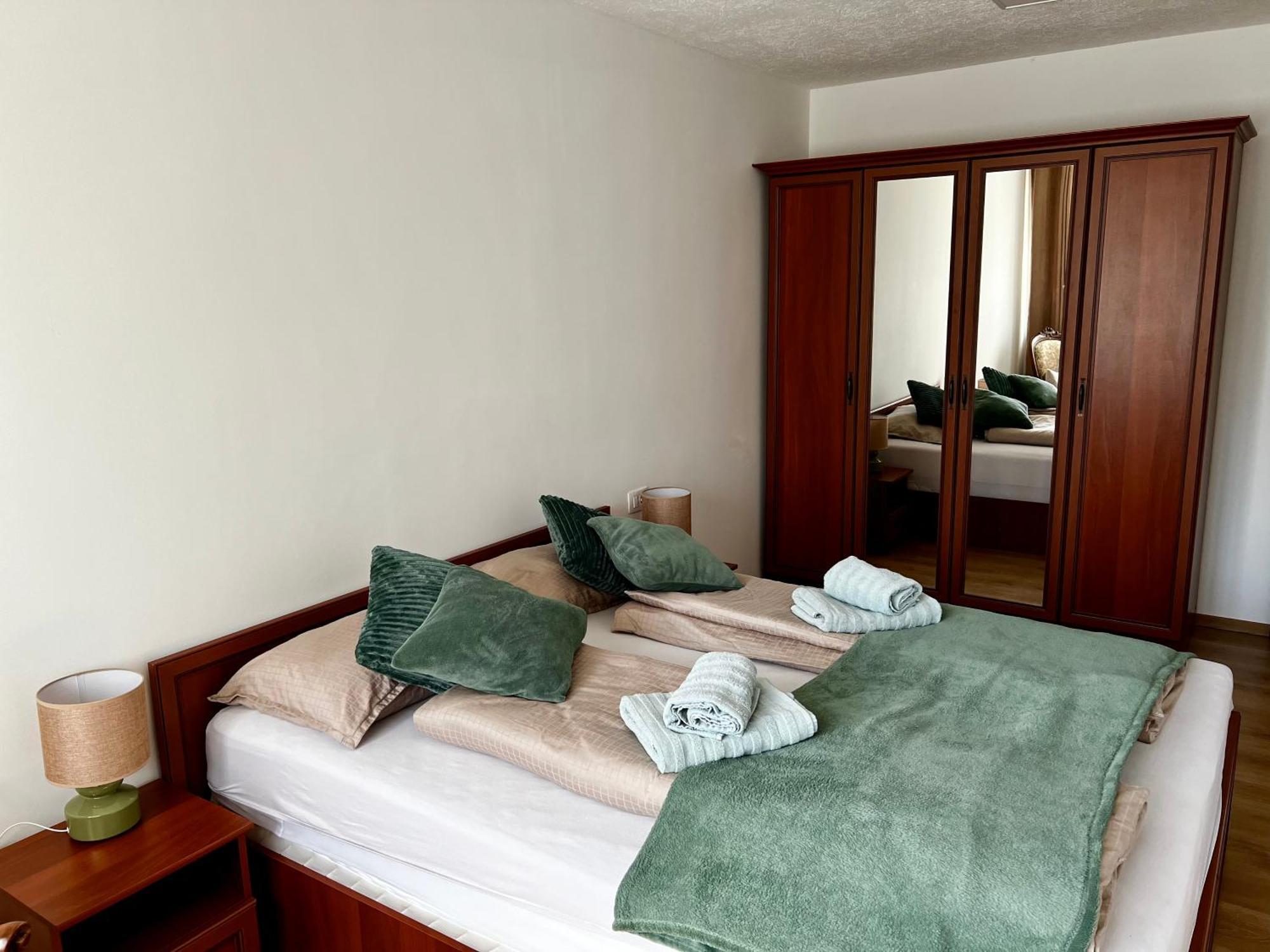 Eden Apartman Póla Kültér fotó